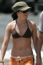 Alyson Hannigan Bikini body 7