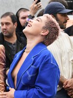 Florence pugh oppenheimer photo call boob baring look 21