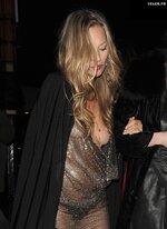 Kate Moss Flashes Nude Tits 33