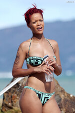 04121 Rihanna05092010005 122 47lo