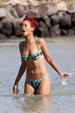 04148 Rihanna05092010011 122 351lo