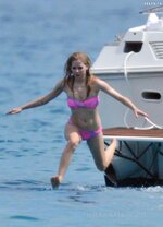 Avril lavigne nipple slip yacht 1