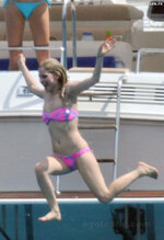 Avril lavigne nipple slip yacht 5