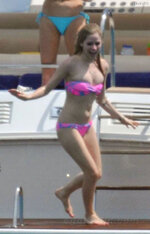 Avril lavigne nipple slip yacht 6