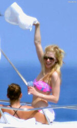 Avril lavigne nipple slip yacht 7