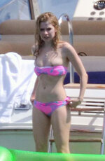 Avril lavigne nipple slip yacht 11
