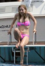 Avril lavigne nipple slip yacht 12