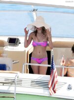 Avril lavigne nipple slip yacht 14