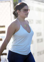 Ariel Winter package 023