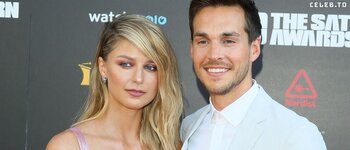 Melissa benoist in rosa und chris wood in weiss