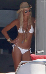 Elle Macpherson   enjoys a boat ride in Ibiza 1