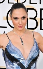 Pregnant gal gadot at 74th annual golden globe awards in beverly hills 01 08 2017 22