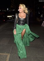 Tallia Storm Crop Circles Premiere Cleavage Legs 3