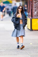 Emily Ratajkowski out on a morning coffee run in NYC 10 27 2023  4 