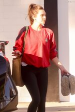 Elizabeth olsen in workout outfit in los angeles 12 02 2023 5e78e5171a100a5e7f50533045768