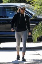 Halle berry cameltoe outside a gym in west hollywood 6484