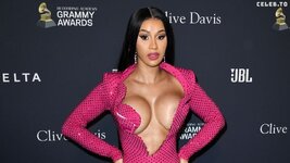 Cardi b posiert 24