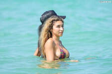 ChantelJeffriesVinetriaandYesJulzinBikinisonMiamiBeachFleshlight15