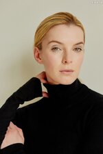 Betty Gilpin Without Makeup Photos