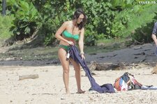 Jessica alba beach paparazzi shots bikini hawaii 16