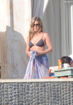 26849 Preppie Jennifer Aniston and Emily Blunt on vacation in Los Cabos 76 122 214lo