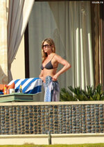 25050 Preppie Jennifer Aniston and Emily Blunt on vacation in Los Cabos 1 122 252lo