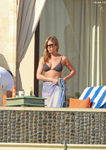 25074 Preppie Jennifer Aniston and Emily Blunt on vacation in Los Cabos 2 122 502lo