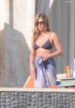 26973 Preppie Jennifer Aniston and Emily Blunt on vacation in Los Cabos 82 122 108lo