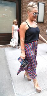 48809282 pink leaving her hotel in new york city 10 07 2017 24