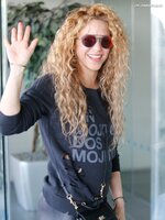 Shakira catching a flight out of barcelona 53118 25