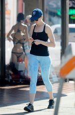 Anne hathaway street style in spandex out in los angeles february 2014 18