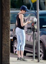 Anne hathaway street style in spandex out in los angeles february 2014 8