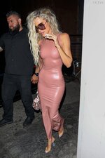 Khloe Kardashian Braless in Latex Dress 4 scaled
