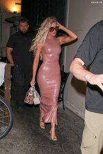 Khloe Kardashian Braless in Latex Dress 17 scaled