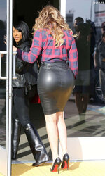 Khloe kardashian rocks a tight black leather skirt2029