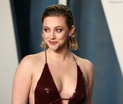 lili@Vanity_Fair_2020_7.jpg