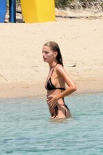 Stella amxwell in bikini at a beach with some friends 05 29 2022 0441fe30b2d1c9f420d4bcf3