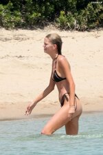 Stella amxwell in bikini at a beach with some friends 05 29 2022 453b8d6fd5b82803ddf5cb2b