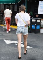 Elizabeth olsen leggy in shorts whole foods in la 07 09 2019 4