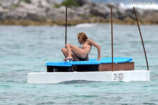 Heidi Klum topless in Tulum  Mexico 13