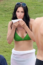 0302 courteney cox bikini 04