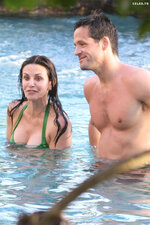 0302 courteney cox bikini 07