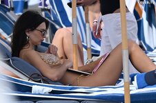 emily-ratajkowski-in-bikini-in-miami-02-16-2024-62.jpg