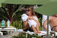 Sofia vergara in a bikini at a pool in hawaii dec 2014 14