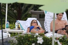 Sofia vergara in a bikini at a pool in hawaii dec 2014 9