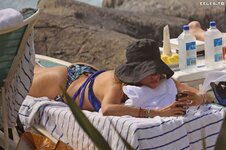 Sofia vergara in a bikini at a pool in hawaii dec 2014 2