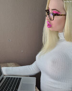 vivianroseofficial-06-12-2020-1305112327-Another series of me working from Home _5.jpeg