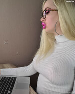 vivianroseofficial-06-12-2020-1305112346-Another series of me working from Home _4.jpeg