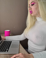 vivianroseofficial-06-12-2020-1305112372-Another series of me working from Home _6.jpeg