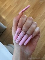 vivianroseofficial-07-06-2022-2480513746-Anyone wanna sponsor my nails and choose my design ...jpeg